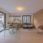 Center | Balcony Parking - Happy *