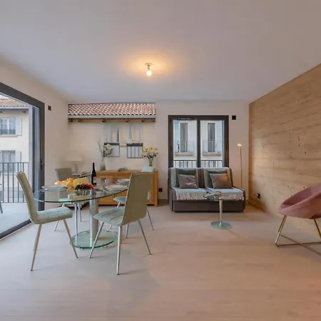 Center | Balcony Parking - Happy *