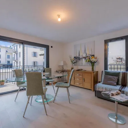 Center | Balcony Parking - Happy *